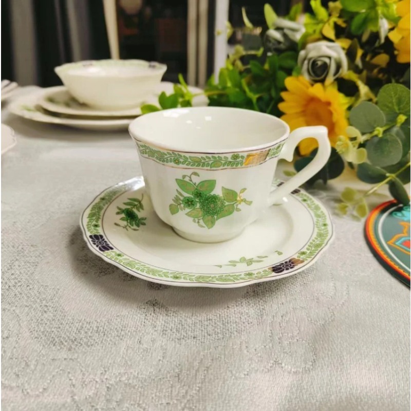 Coffee Tea Green - طقم فنجان شاي وصحن من البورسلين